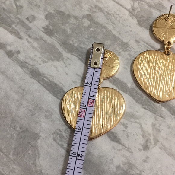 Neon snakeskin heart drop earrings - Picture 5 of 6